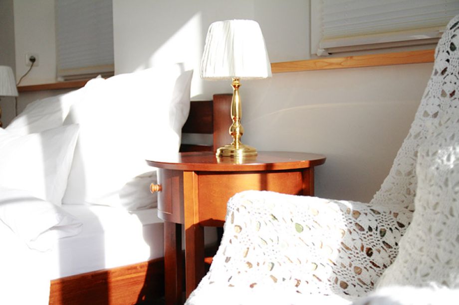 Lichtdurchflutete Zimmer im Tagungshotel
