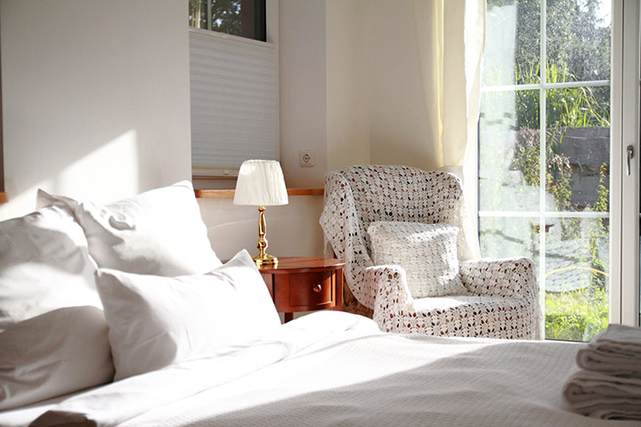 Sonnendurchflutete Zimmer im Tagungshaus